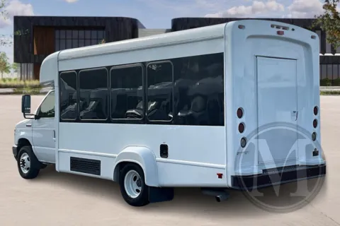 More photos of 2022 Ford E350 at Master's Transportation - Orlando, FL