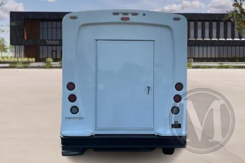 More photos of 2022 Ford E350 at Master's Transportation - Orlando, FL