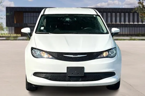 Photos of 2022 Chrysler VOYAGER for sale in College Park, GA at Master's Transportation - Atlanta