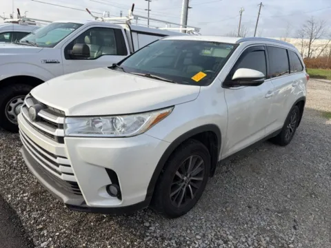 White 2019 Toyota Highlander XLE for sale in Grove City, OH
