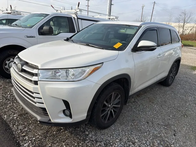 White 2019 Toyota Highlander XLE for sale in Grove City, OH