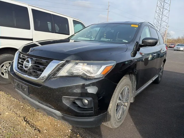 Black 2017 Nissan Pathfinder SV for sale in Grove City, OH
