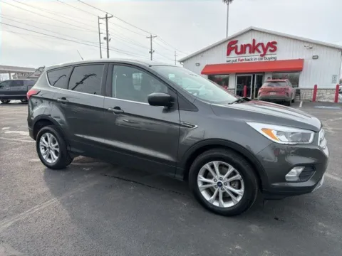 Gray 2019 Ford Escape SE for sale in Grove City, OH