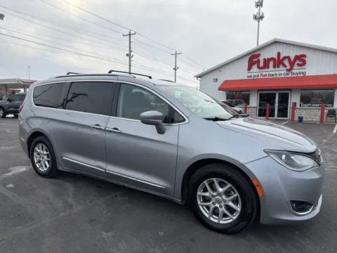 Silver 2020 Chrysler Pacifica Touring L for sale in Grove City, OH