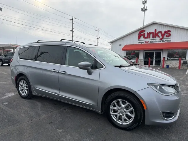 2020 Chrysler Pacifica Touring L for sale in Grove City, OH