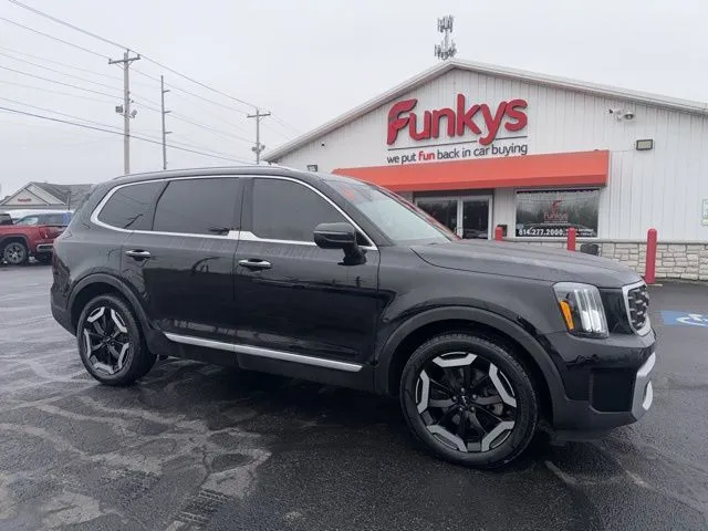 Black 2023 Kia Telluride S for sale in Grove City, OH