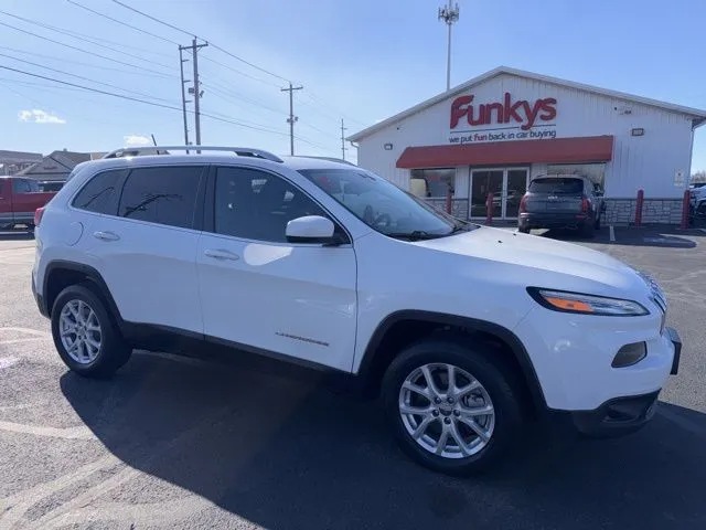 White 2016 Jeep Cherokee Latitude for sale in Grove City, OH