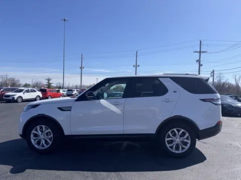 More photos of 2019 Land Rover Discovery SE at Funky's Automotive - A division of ETC Auto Group, OH