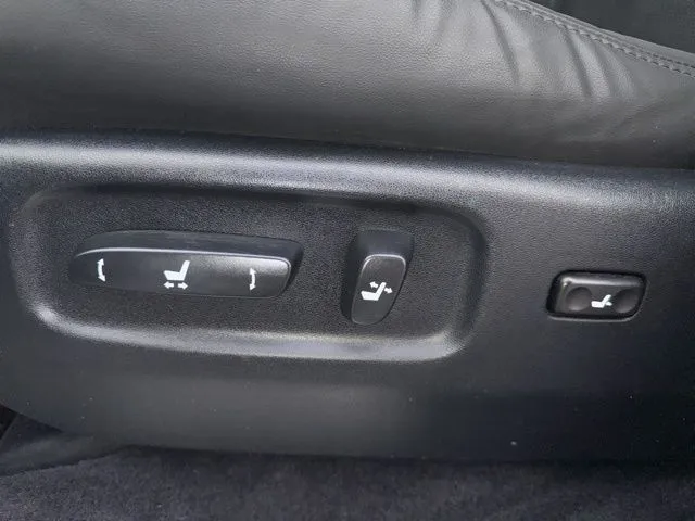 2011 Lexus LX 570 - Photo 20
