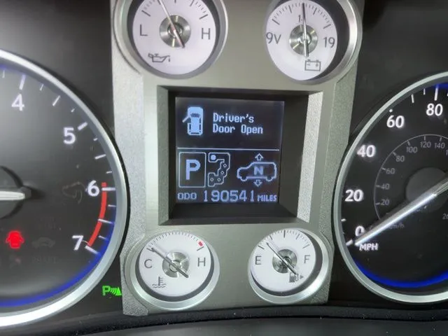 2011 Lexus LX 570 - Photo 24