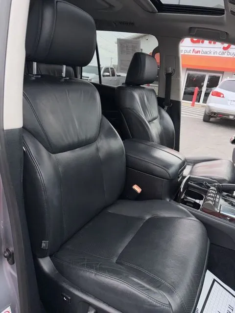 2011 Lexus LX 570 - Photo 28