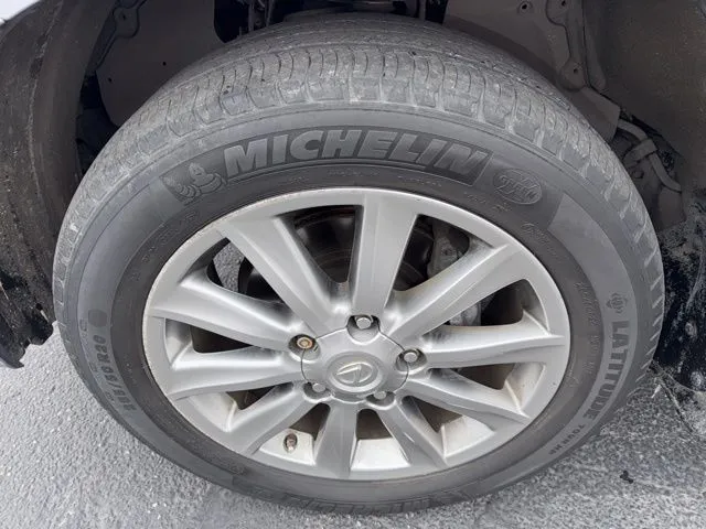 2011 Lexus LX 570 - Photo 35