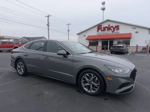 Gray 2022 Hyundai Sonata SEL for sale in Grove City, OH