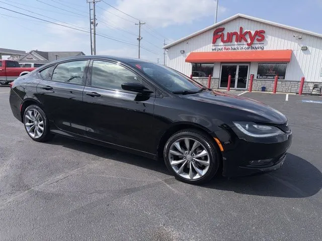 Black 2015 Chrysler 200 S for sale in Grove City, OH