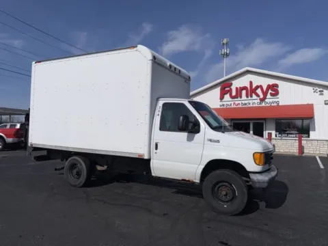 White 2004 Ford E-350SD Standard for sale in Grove City, OH