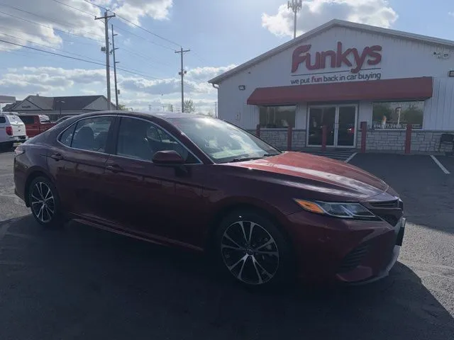 2018 Toyota Camry SE for sale in Grove City, OH