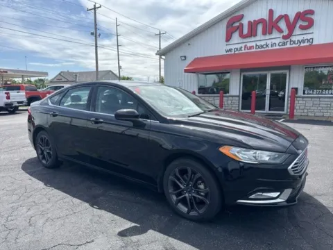 Black 2018 Ford Fusion SE for sale in Grove City, OH
