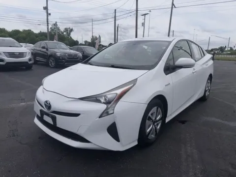 White 2016 Toyota Prius Two for sale in Grove City, OH
