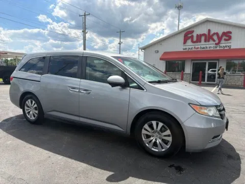 Silver 2016 Honda Odyssey SE for sale in Grove City, OH