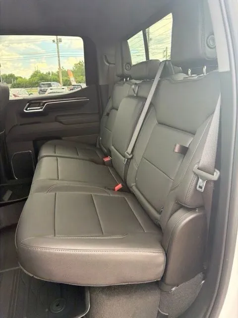 Chevrolet Silverado photo 14