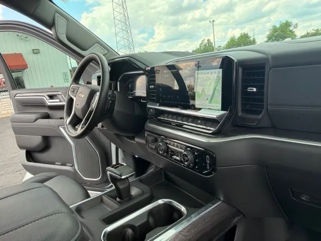 Chevrolet Silverado photo 10