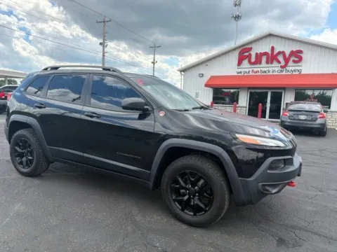 Black 2016 Jeep Cherokee Trailhawk for sale in Grove City, OH