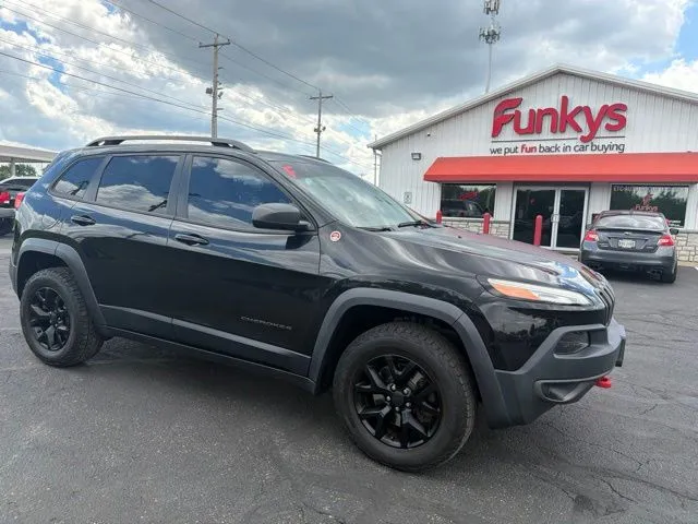 Black 2016 Jeep Cherokee Trailhawk for sale in Grove City, OH