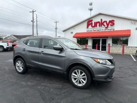 Gray 2018 Nissan Rogue Sport SV for sale in Grove City, OH