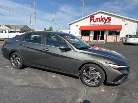 Gray 2025 Hyundai Elantra SEL Convenience for sale in Grove City, OH