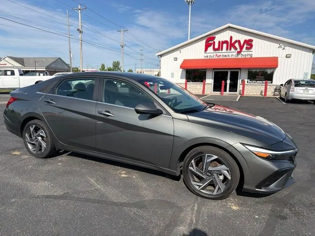 Gray 2025 Hyundai Elantra SEL Convenience for sale in Grove City, OH