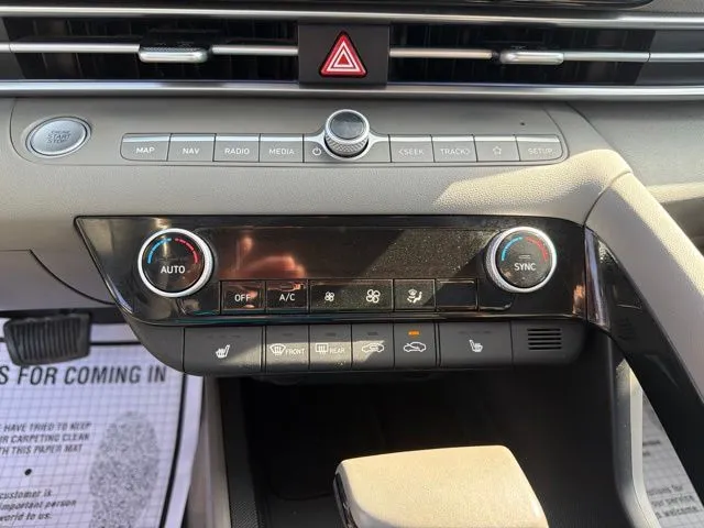 Hyundai Elantra photo 18