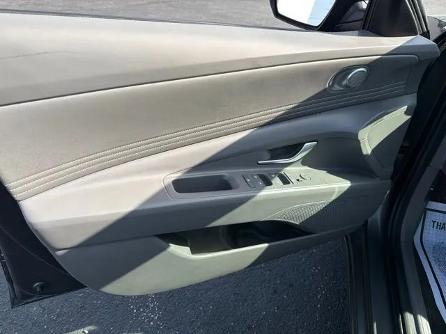 Hyundai Elantra photo 9