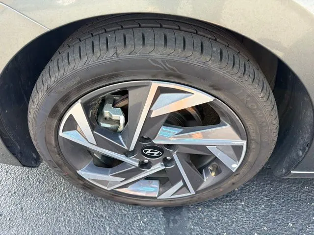 Hyundai Elantra photo 30