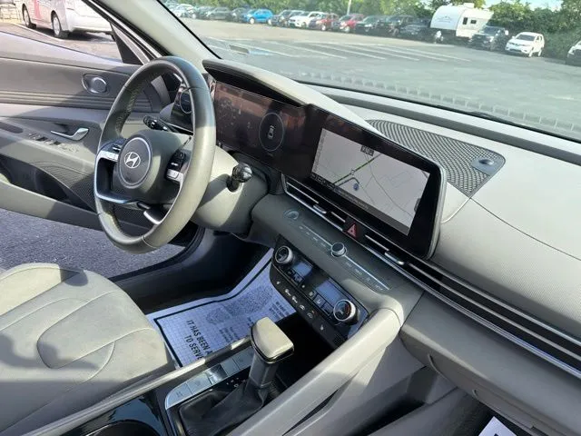 Hyundai Elantra photo 24