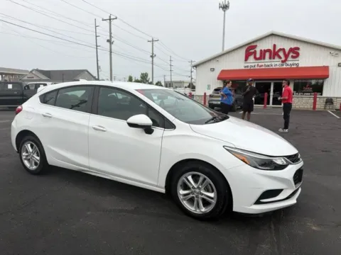 White 2018 Chevrolet Cruze LT for sale in Grove City, OH