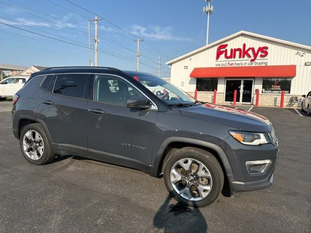 Gray 2018 Jeep Compass Limited for sale in Grove City, OH