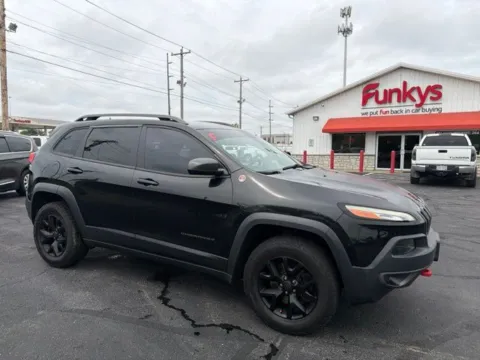 Black 2016 Jeep Cherokee Trailhawk for sale in Grove City, OH