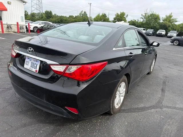 Hyundai Sonata photo 7