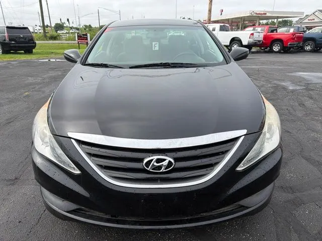 Hyundai Sonata photo 2