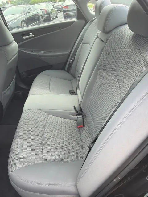 Hyundai Sonata photo 9