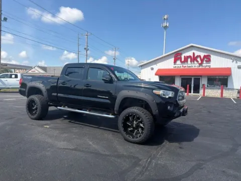 Black 2017 Toyota Tacoma TRD Sport for sale in Grove City, OH