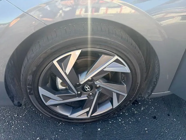 Hyundai Elantra photo 23