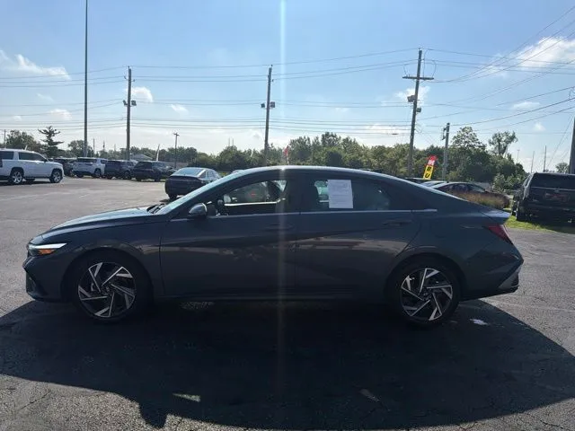 Hyundai Elantra photo 4