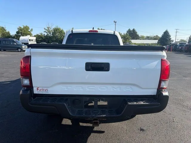 Toyota Tacoma photo 6