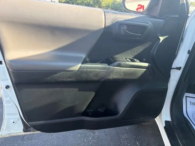Toyota Tacoma photo 11