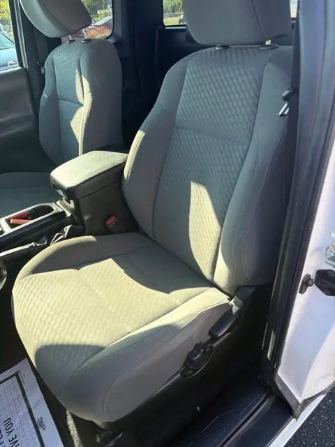 Toyota Tacoma photo 12