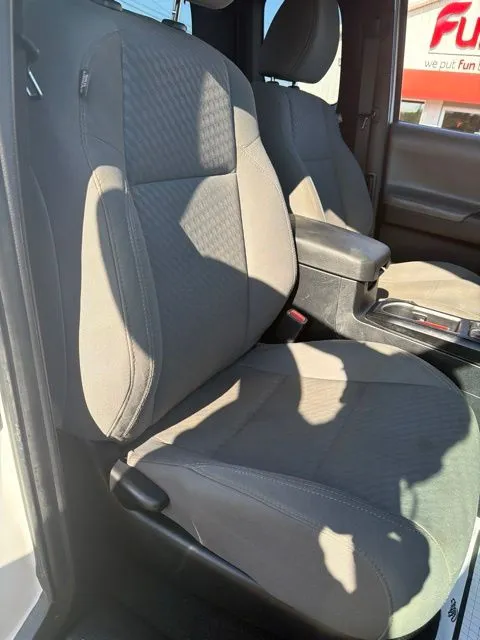 Toyota Tacoma photo 21