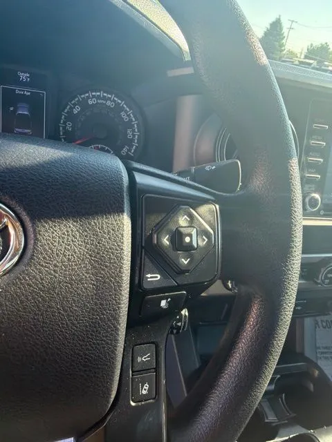 Toyota Tacoma photo 14