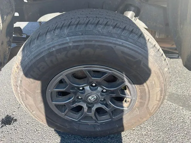Toyota Tacoma photo 25
