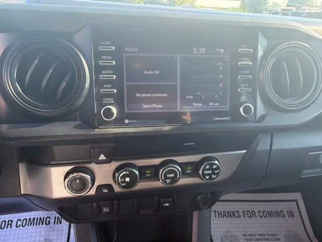 Toyota Tacoma photo 18
